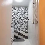 Garsoniera Lux Tineretului * بوخارست